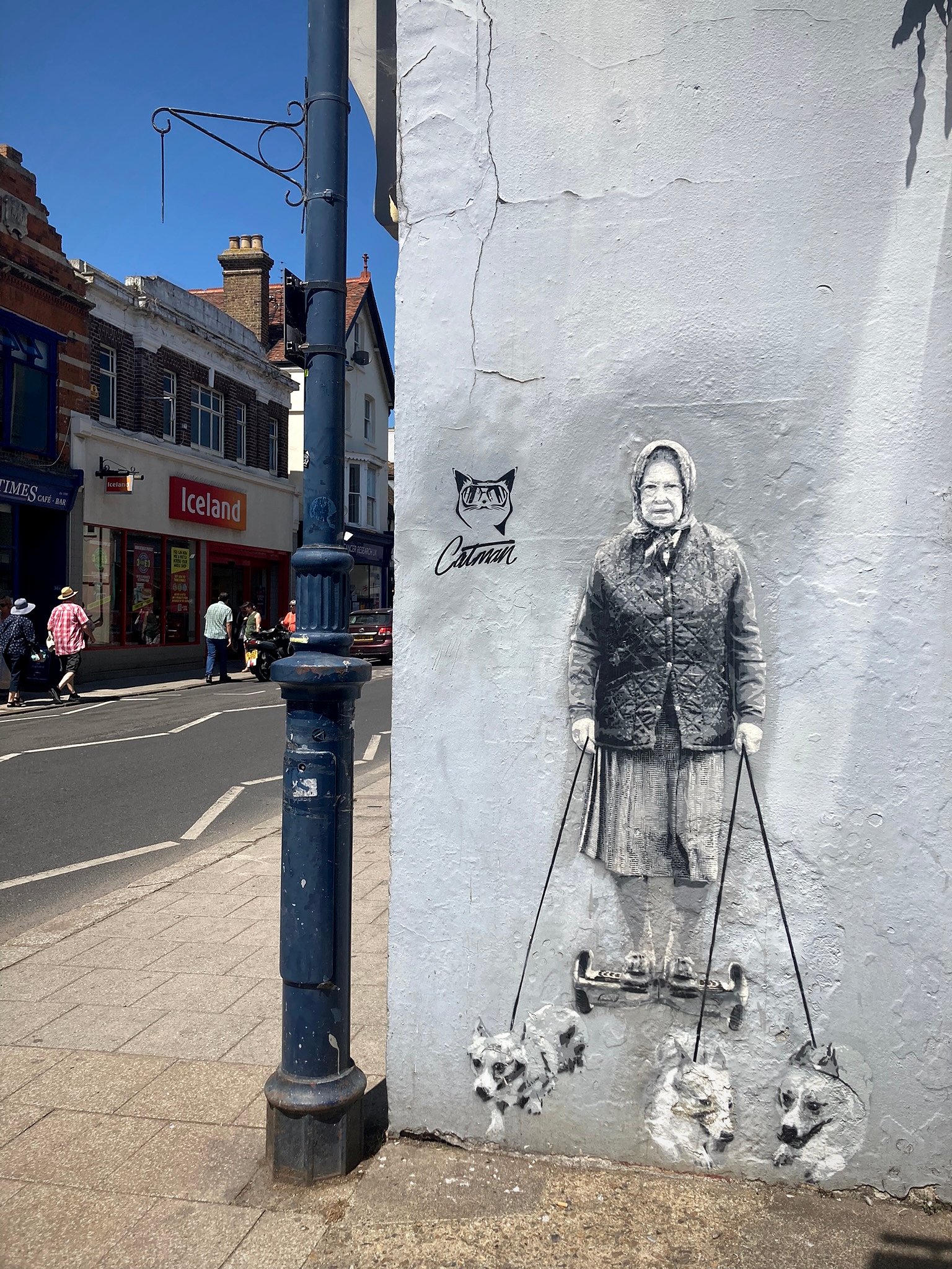 Catman's monochrome mural of Queen Elizabeth II walking three corgis in Whitstable.