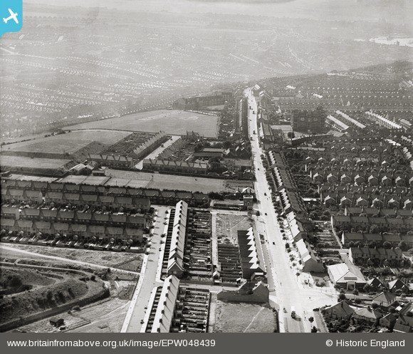 An aerial shot of Gillingham from above in the 1930s, with Jezreel’s Tower visible in the middle right of the photo.