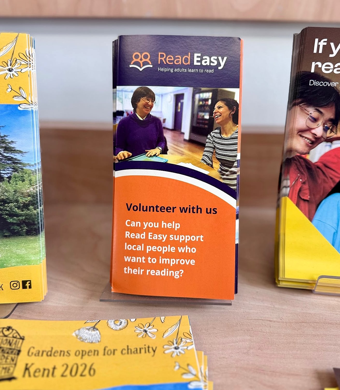 Read Easy leaflets on a desk in a library.